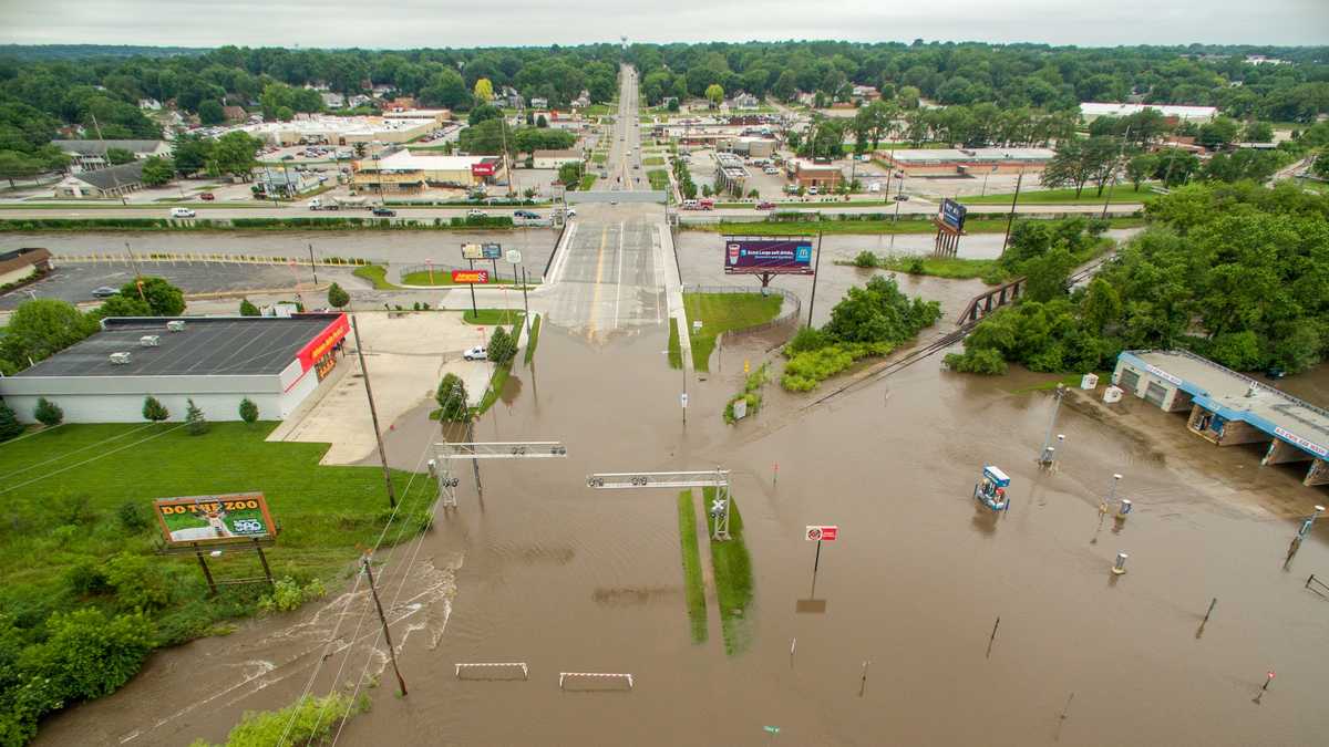 NEW photos View flooding in Des Moines from the air