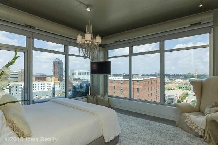 Peek inside iconic Des Moines mansion