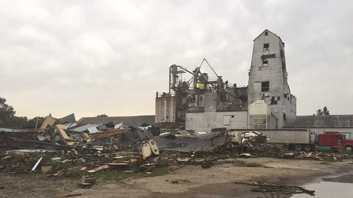 2 tornadoes hit Kansas