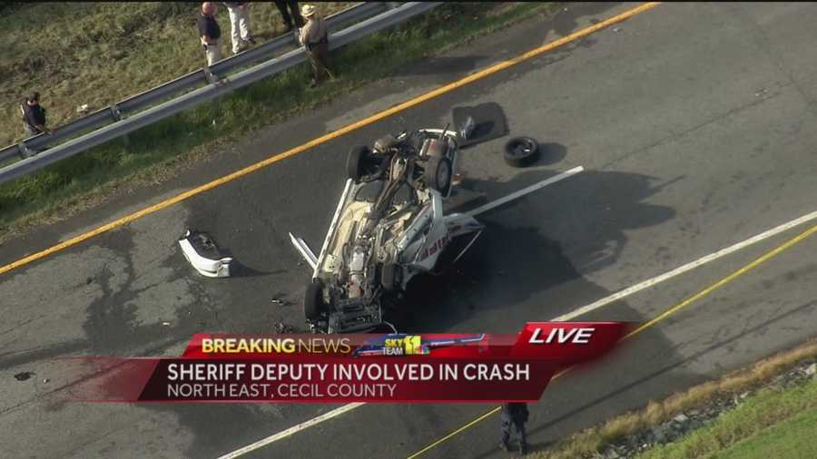 Sheriff's deputy, 2 others injured in crash