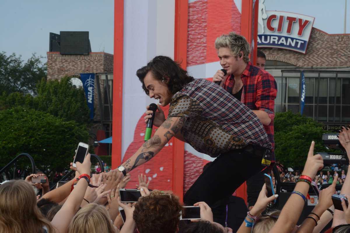 One Direction performs at Universal Orlando Resort