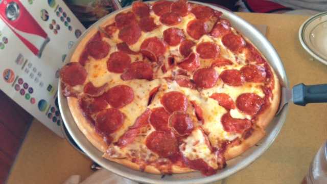 wlwt-facebook-fans-name-cincinnati-s-best-pizza-parlors