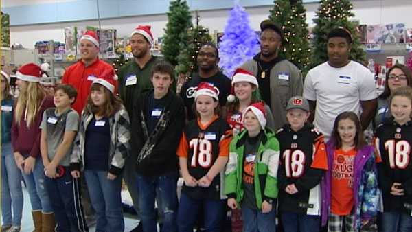 Bengals players help Cincinnati children with Christmas shopping - WLWT Cincinnati