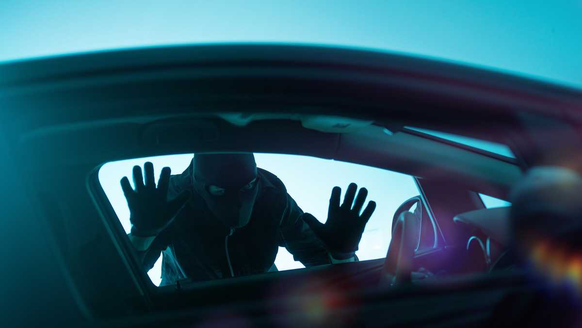 Robbers break into TV crew’s SUV while crew was reporting on car break-ins