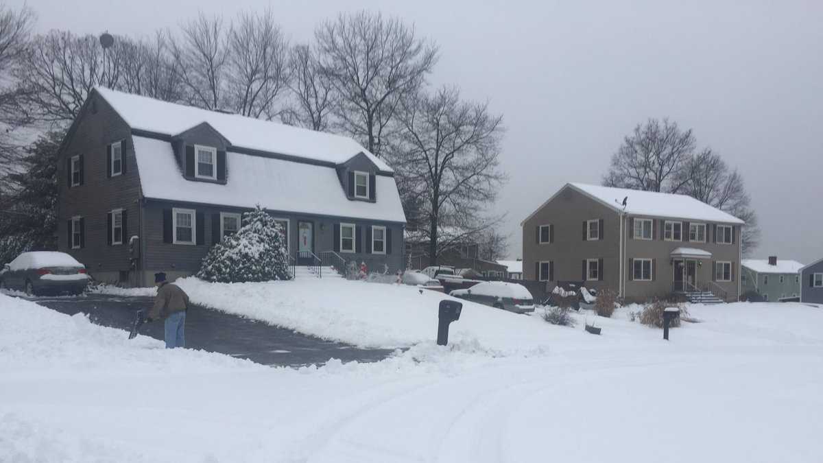 Images Winter storm blankets New Hampshire with snow