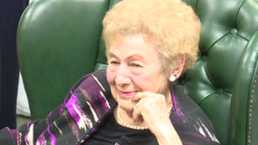 92-year-old Savannah real estate pioneer honored - WJCL News