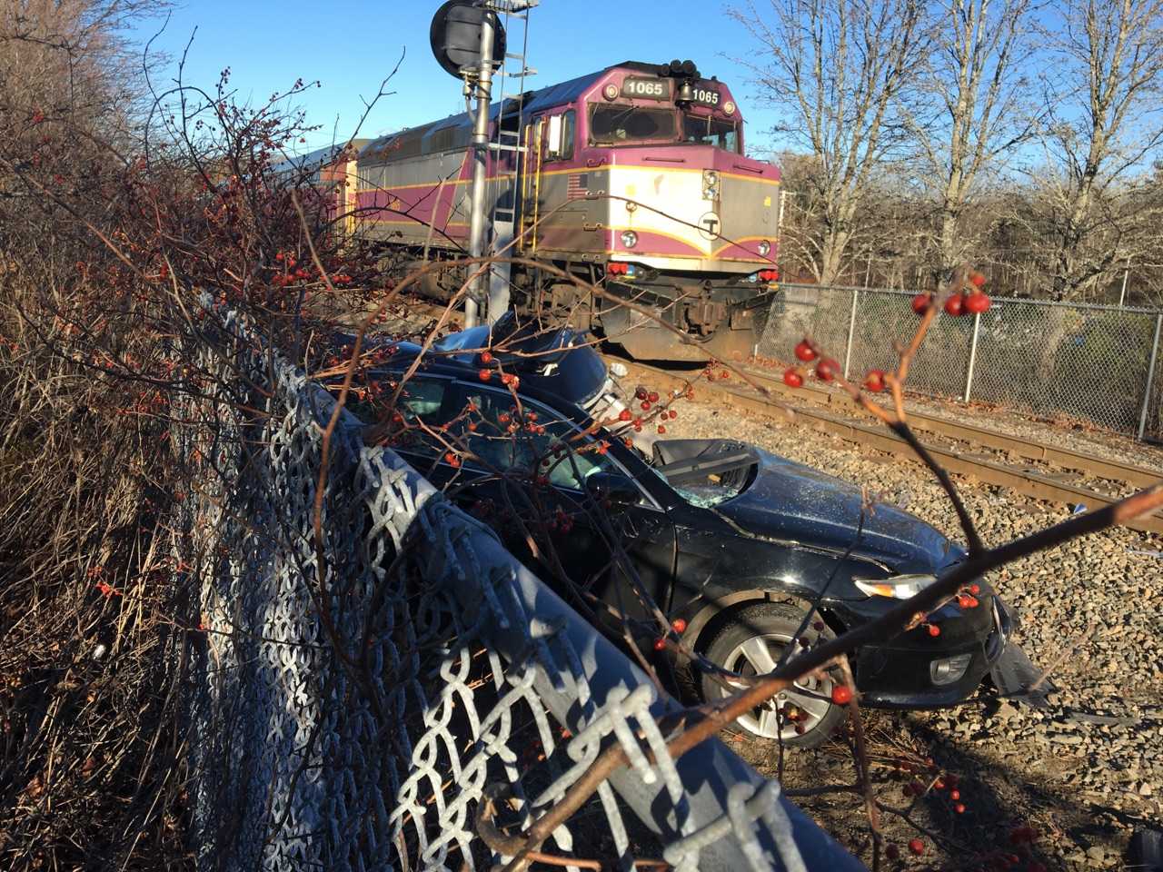 1 dead after auto collides with Commuter Rail train in Holbrook