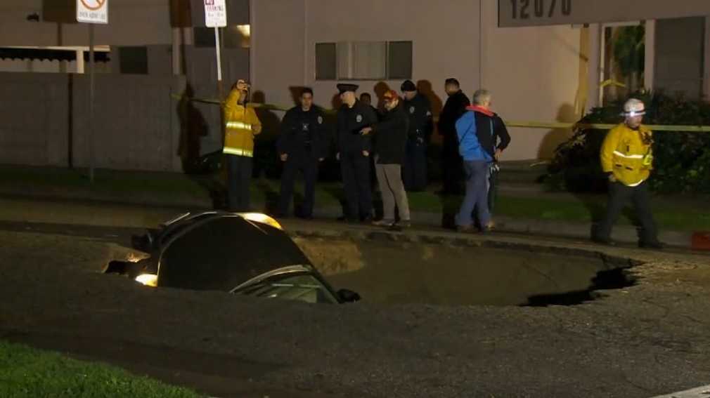 Car Falls Into Sinkhole Studio City Car Falls Into Sinkhole Studio City