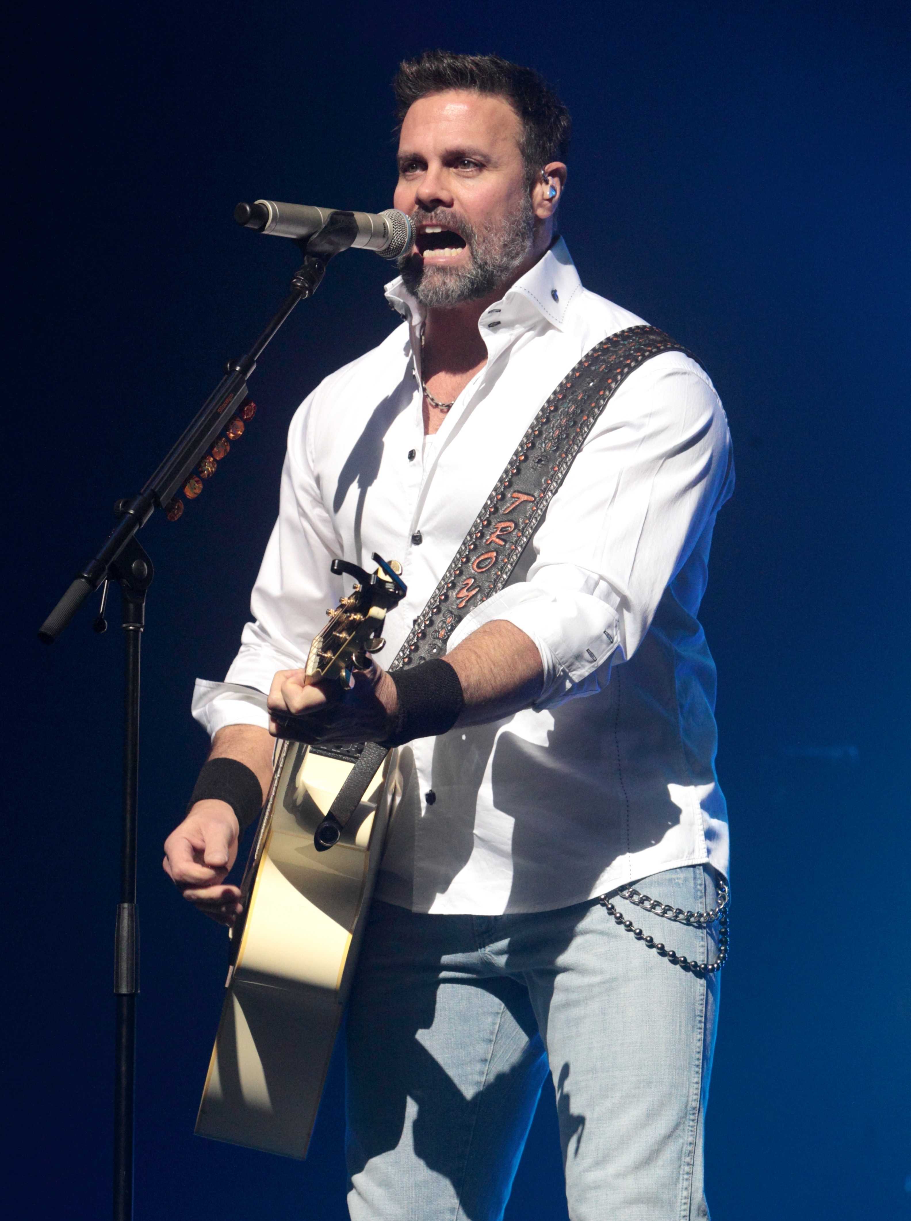 New details have emerged around the shocking death of country star Troy Gentry