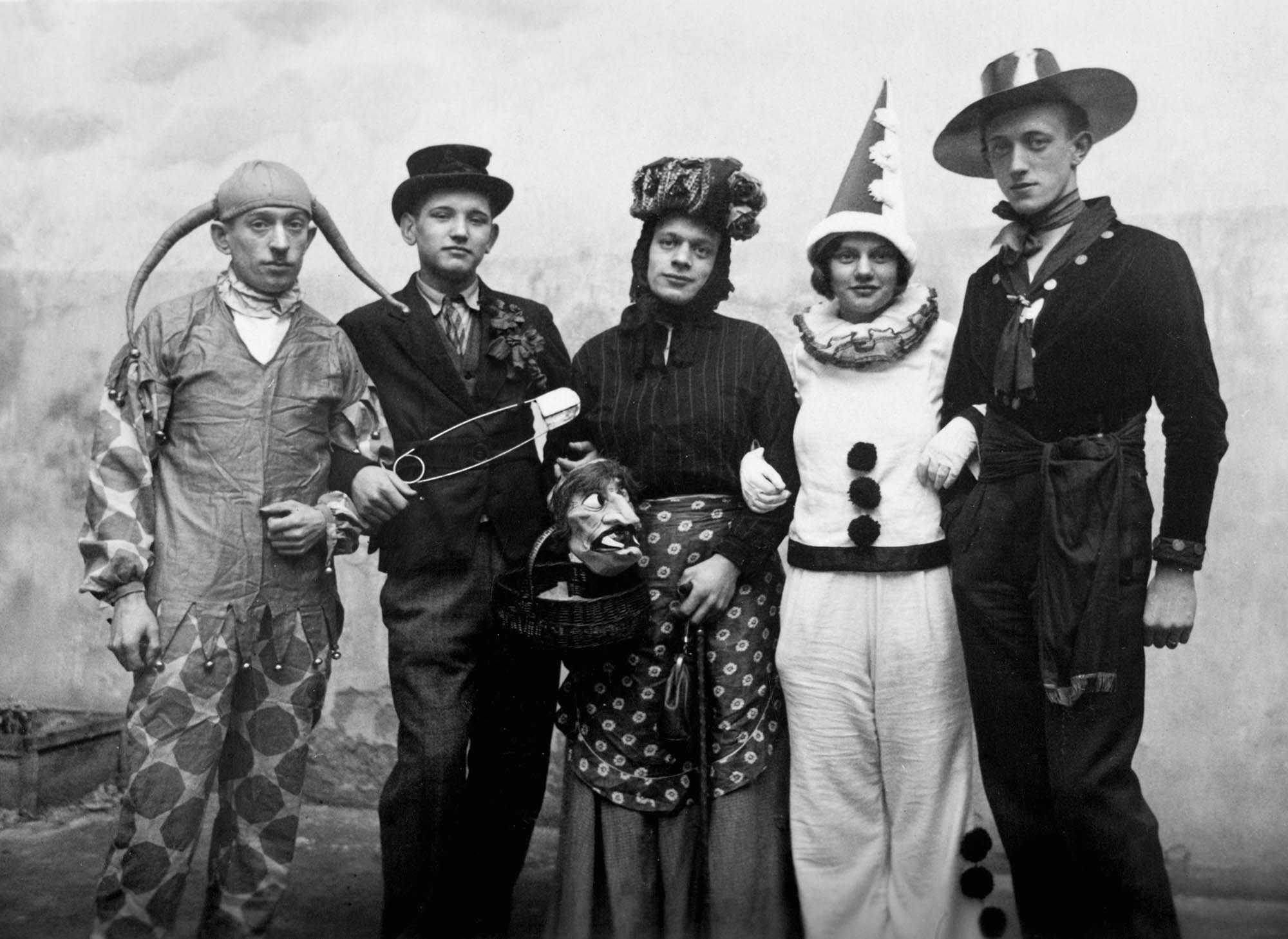 23 creepy vintage Halloween photos that are absolutely haunting