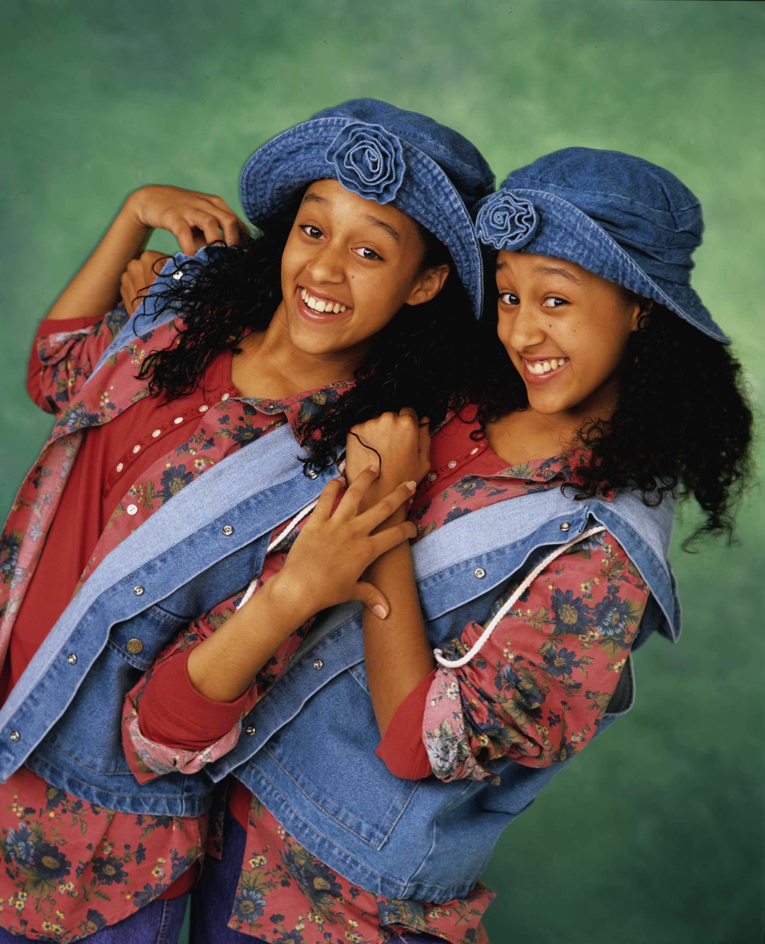 Tia and Tamara Mowry are trying to make a 'Sister Sister' revival...