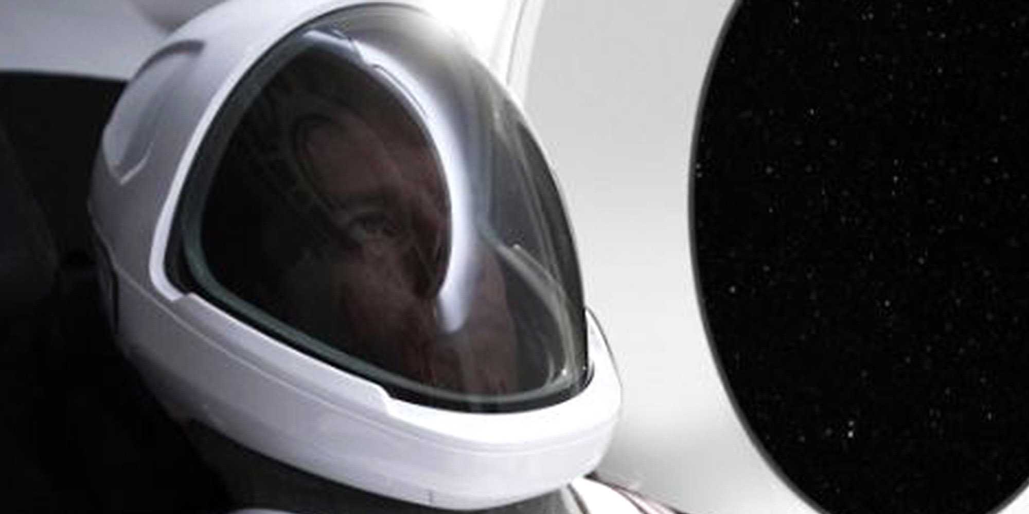Elon Musk just revealed the SpaceX space suit's design