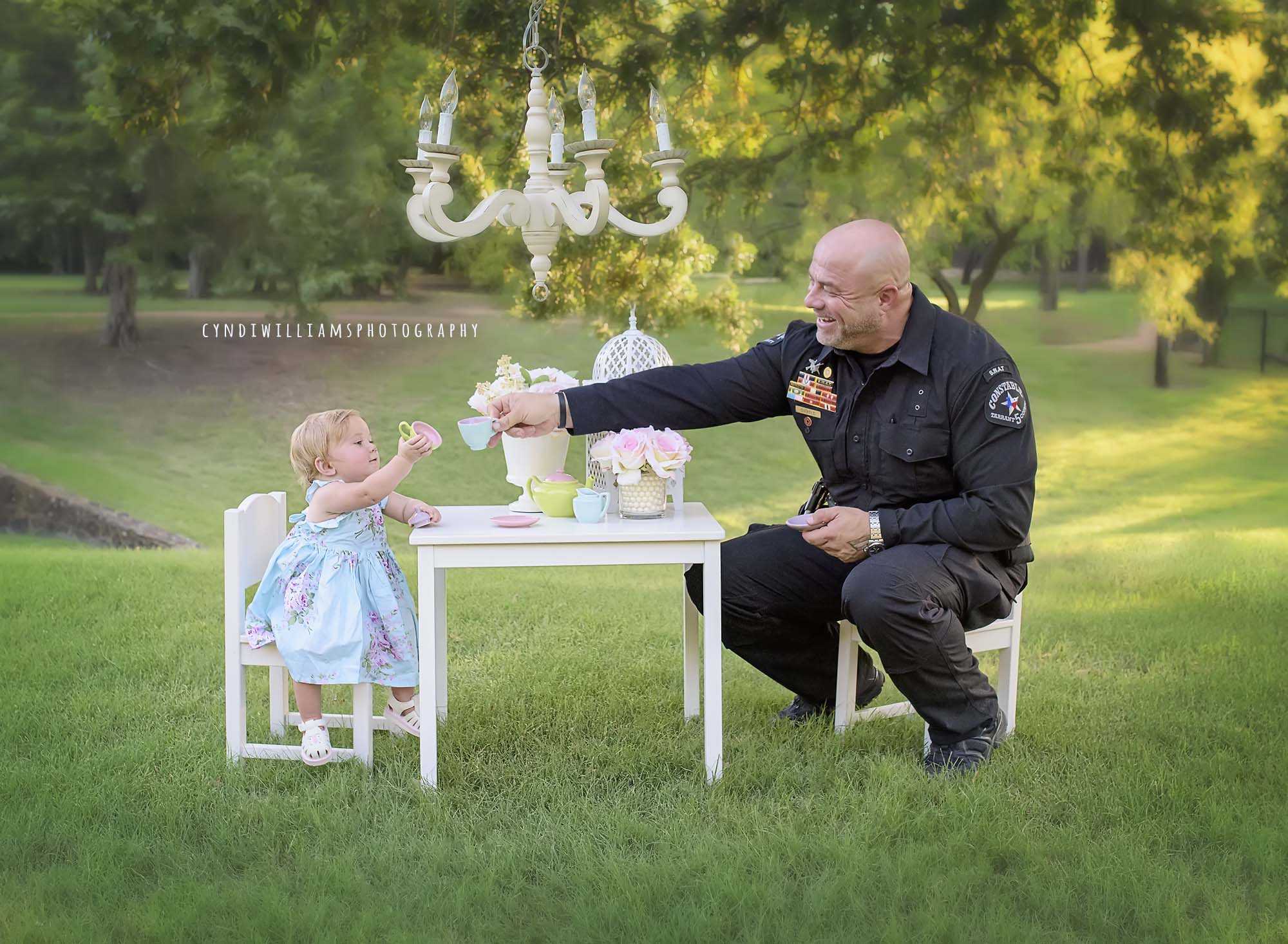 Police officer attends first birthday of the little girl he delivered