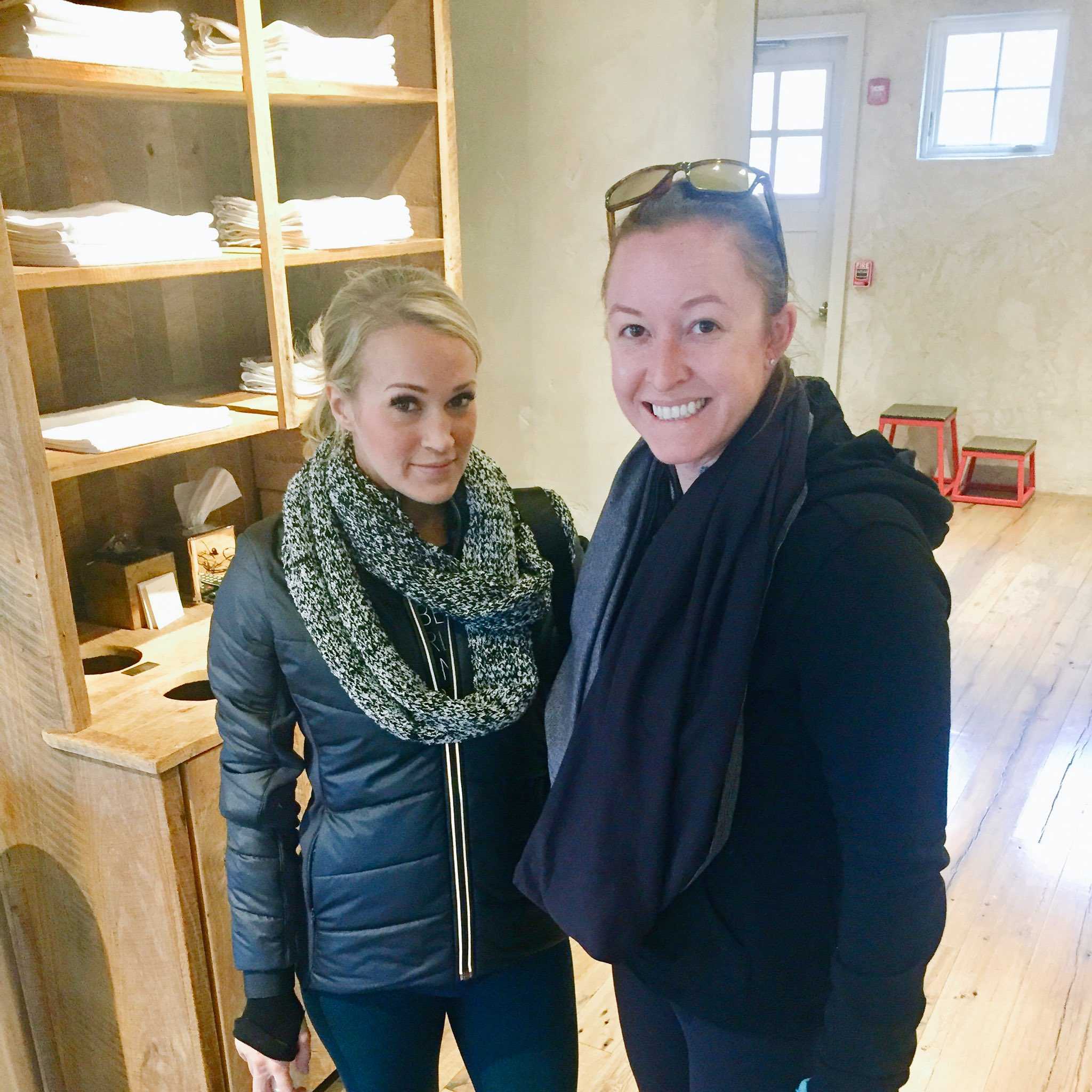 Carrie Underwood photographed one month after face injury