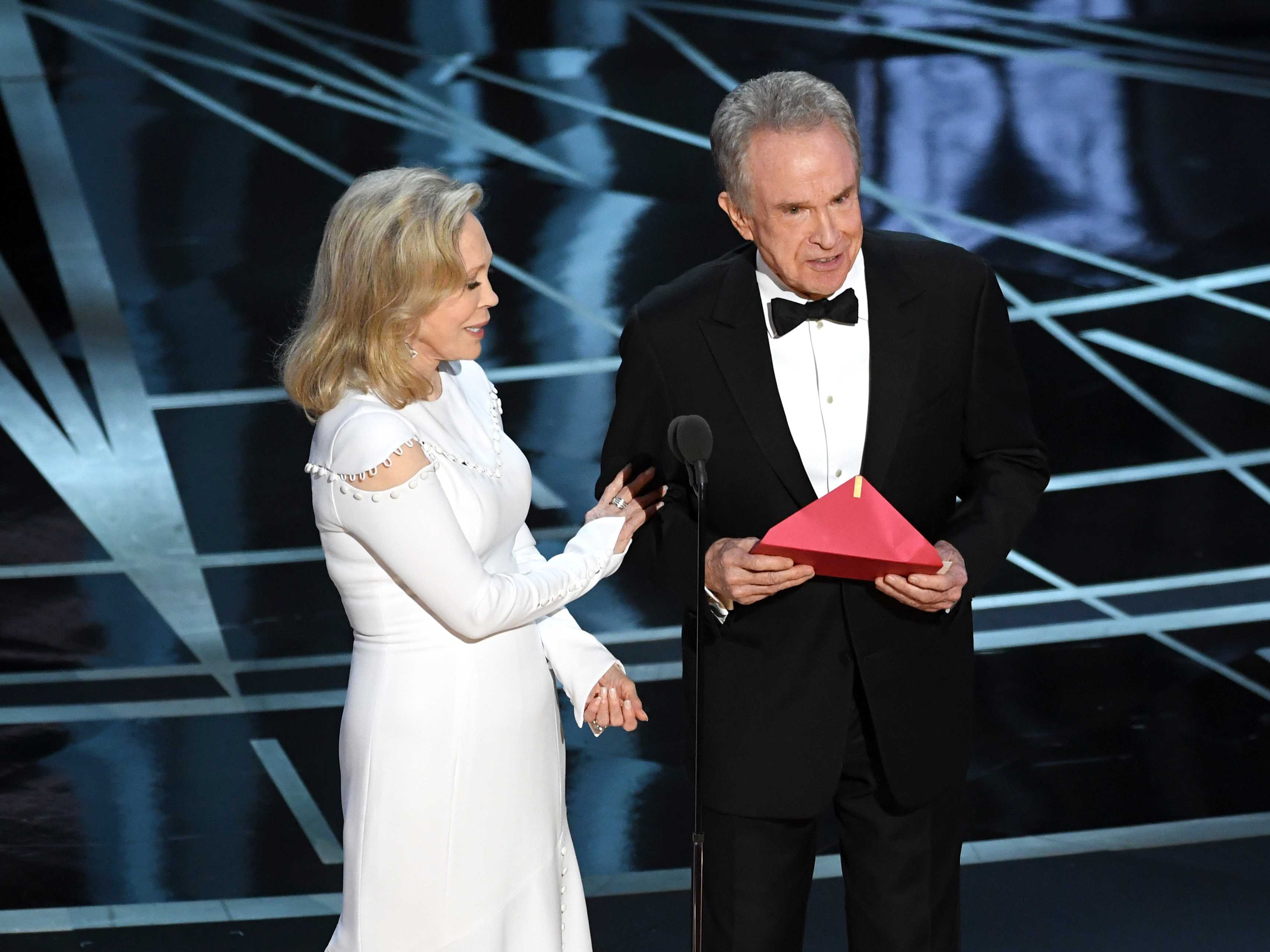 Warren Beatty and Faye Dunaway are presenting the Oscar for 'Best Picture' again this year