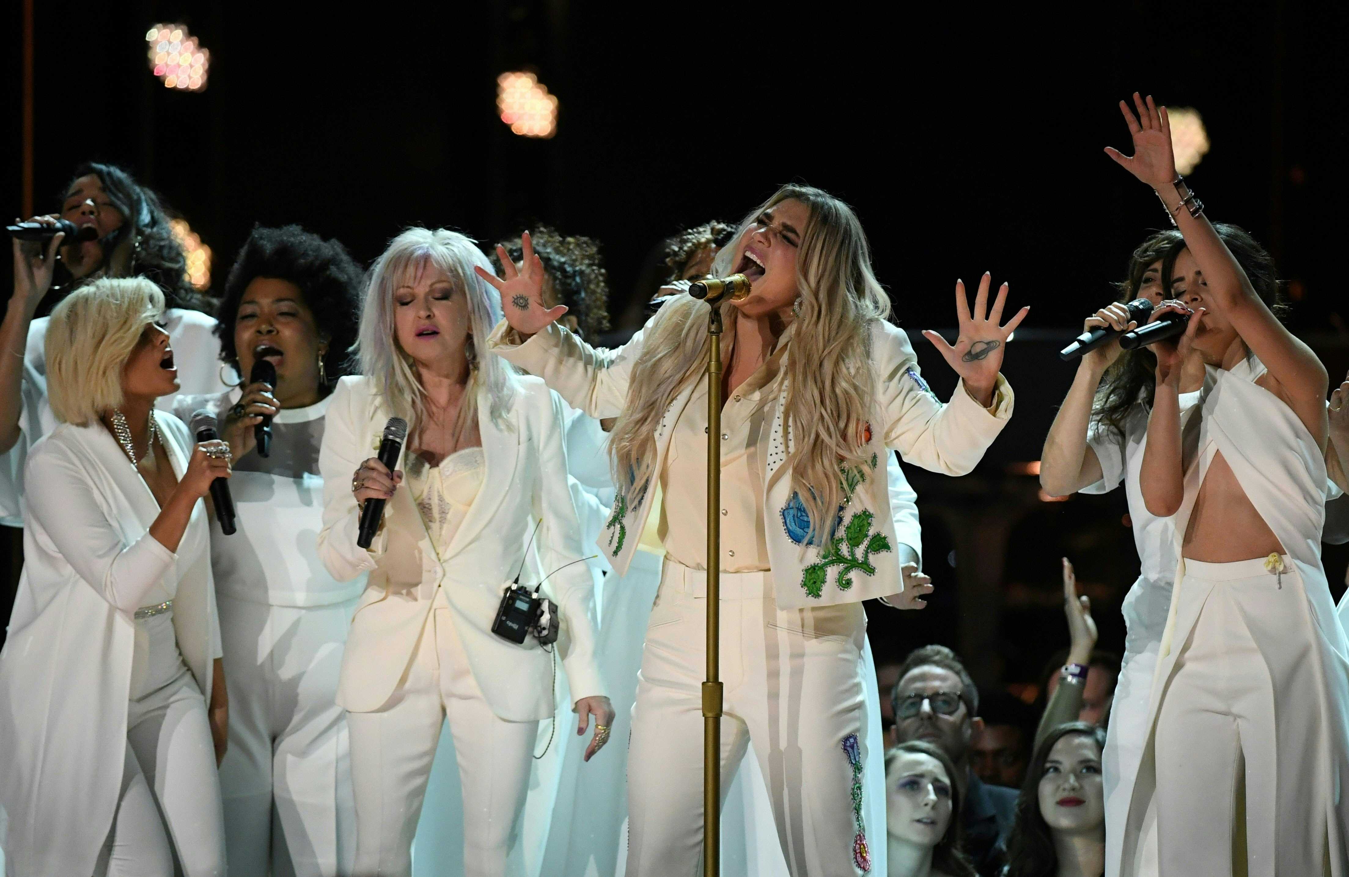 Kesha performed an emotional tribute to the #MeToo movement at the Grammys