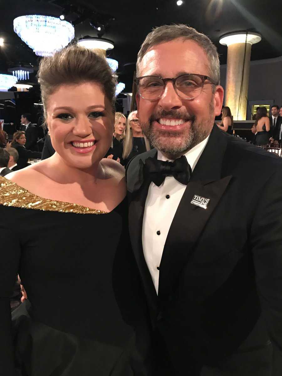 Kelly Clarkson finally met Steve Carell, 12 years after that iconic '40-Year-Old Virgin' scene
