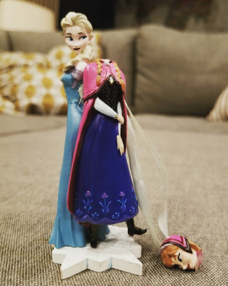Kristen Bell’s kids decapitated a 'Frozen' Christmas ornament