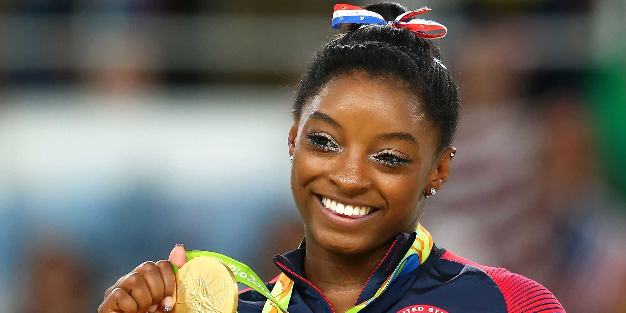 Simone Biles holds her own with one of the Harlem Globetrotters