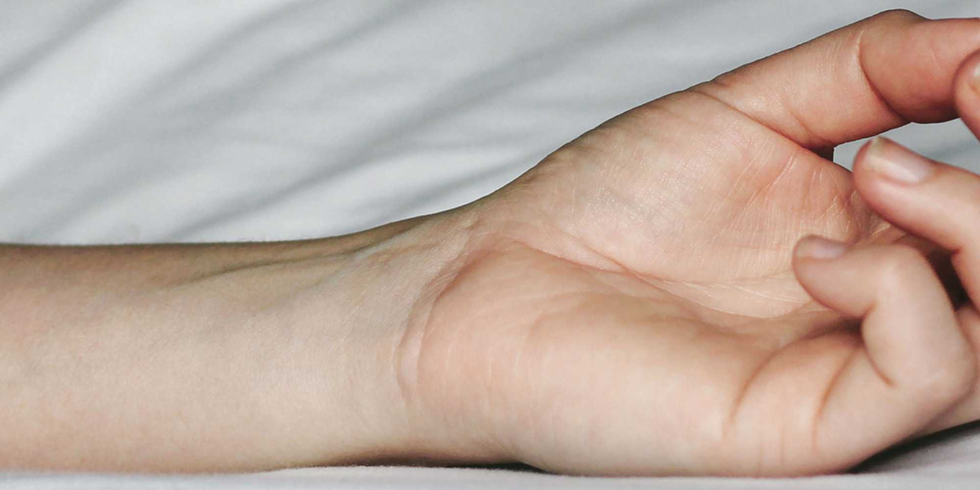 Woman shares picture of mark on her fingernail that turned out to be a sign of cancer