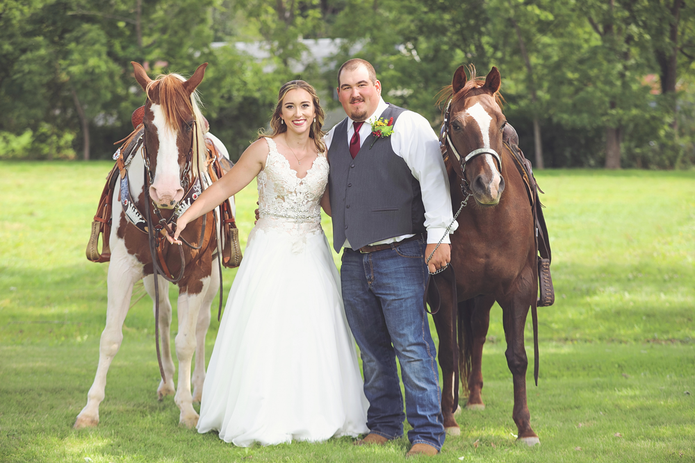 This 'Smiling' Horse Practically Steals A Bride’s Thunder in Viral Photo