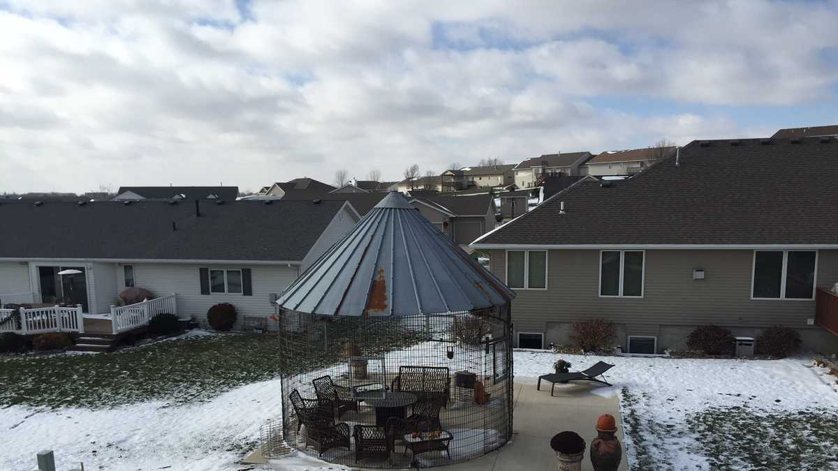 Photos: Food donations pack corn crib gazebo