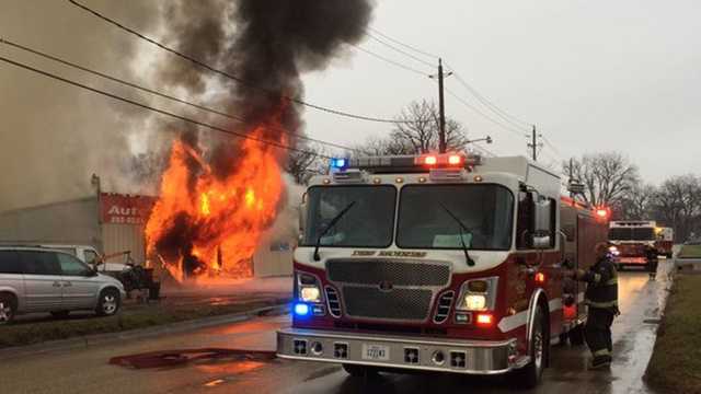 Auto Salvage Des Moines >> Firefighters battle fire at auto parts store Auto Salvage Des Moines >> Firefighters battle fire at auto parts store