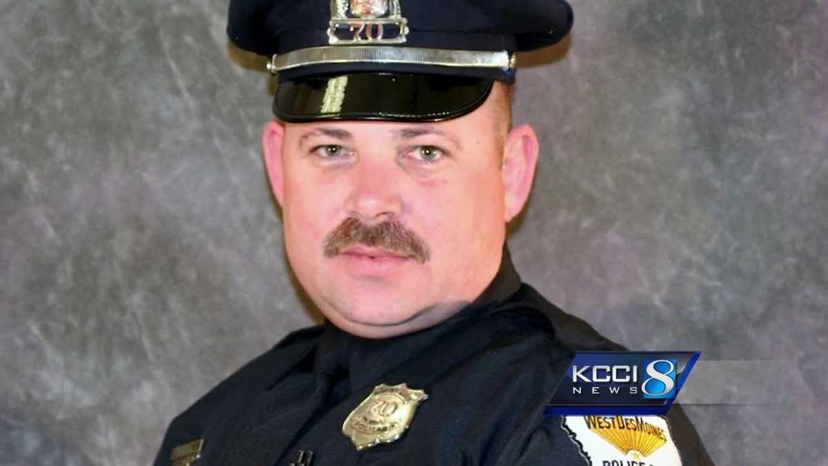 memorial-continues-to-grow-for-west-des-moines-police-officer