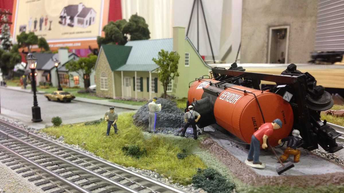 Model train show arrives at Cal Expo