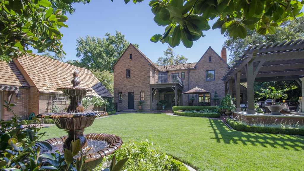 Mansion Monday Jewel in Sacramento's Fab 40s neighborhood