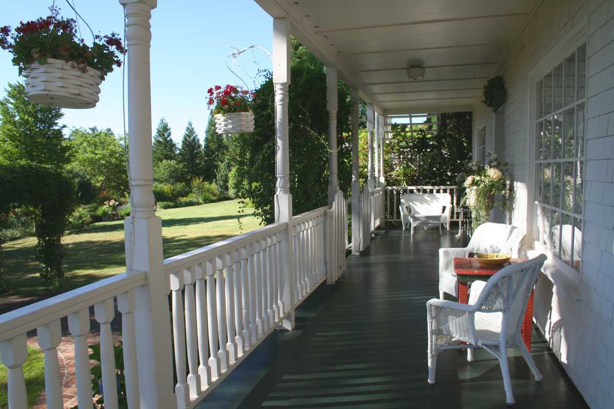 Mansion Monday: Historic Victorian farmhouse in Apple Hill