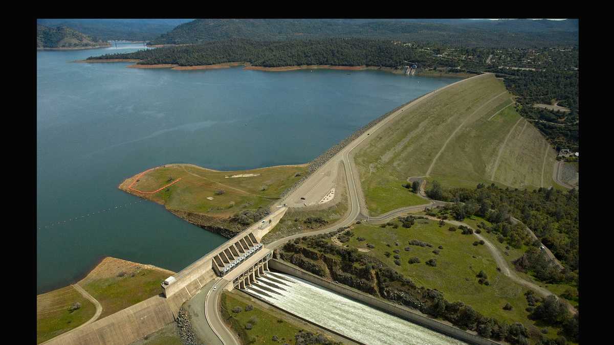 A portrait of the drought: Before and after photos show Lake Oroville