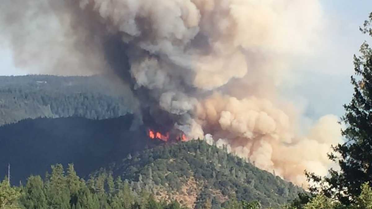 Wildfire near Foresthill threatens 400 structures