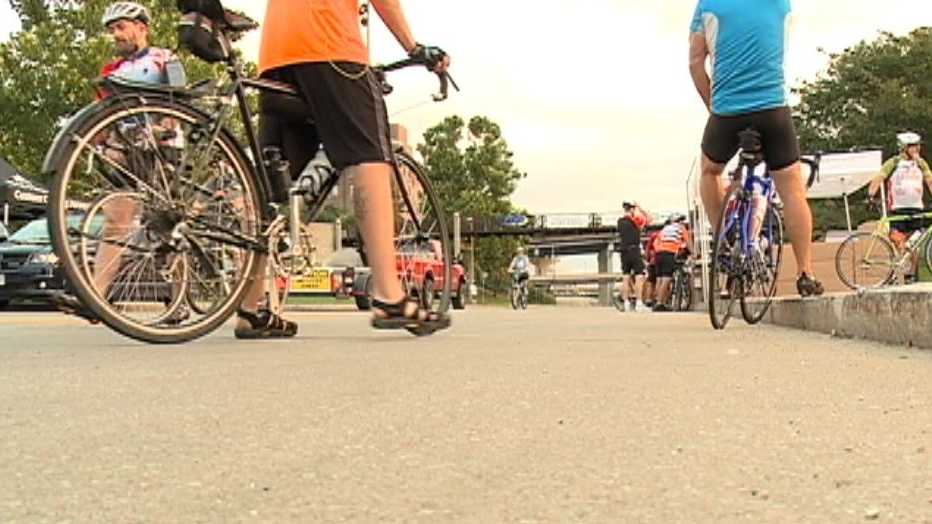 Omaha bicycle event draws large crowd