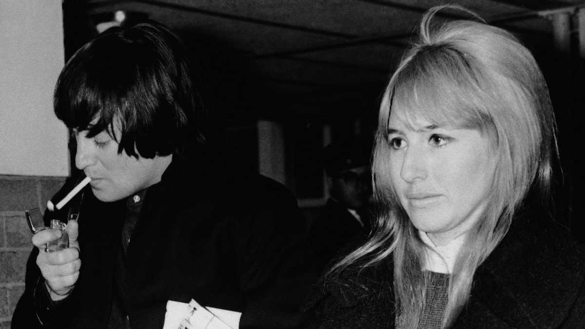 Cynthia Lennon John Lennons First Wife Dies At 75 