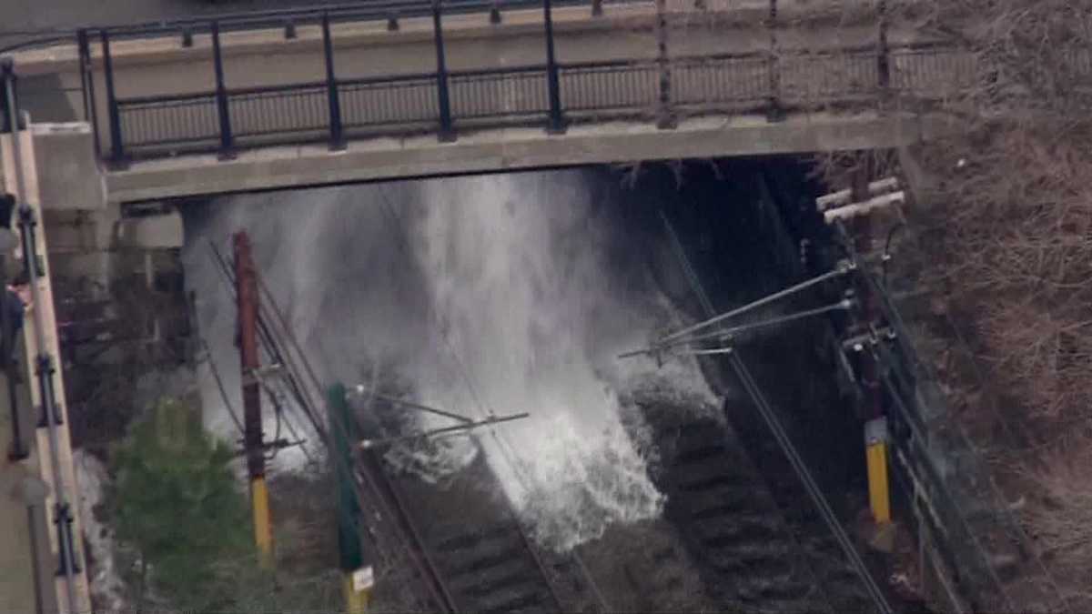 Broken pipe causes water to flood Green Line