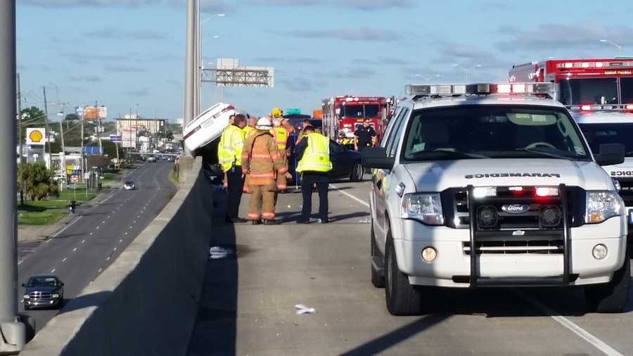 Images Car crash on Westbank Expressway