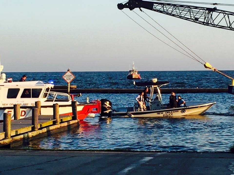 PHOTOS Crews pull wreckage from plane crash in Lake Pontchartrain