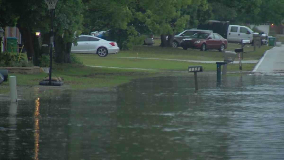 Rain floods Deltona street, prompts pump station concerns