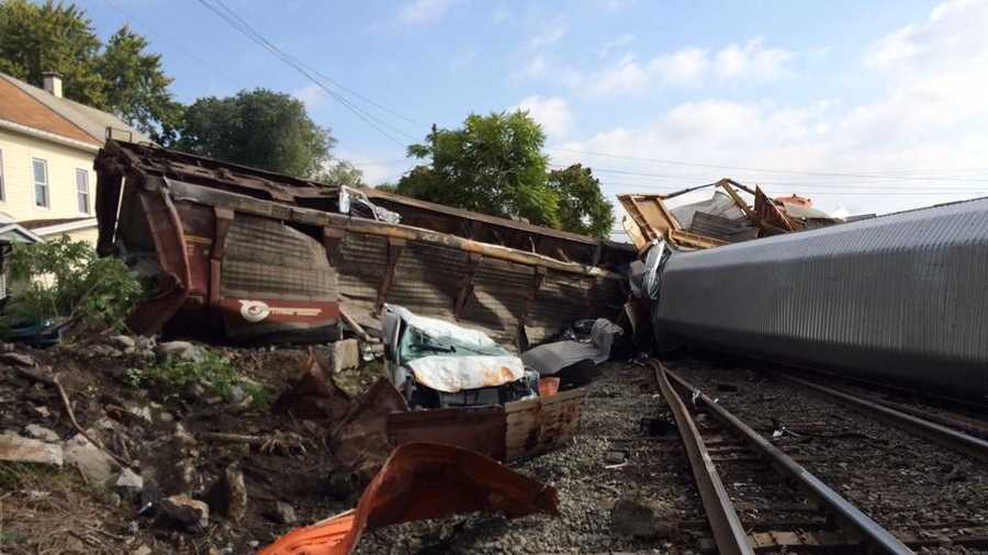17 train cars derail in Altoona