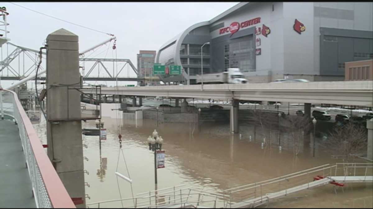 High water causes road closures along Ohio River