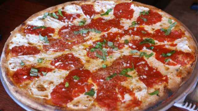 $6 For 3-Topping Pizza Trust a tomato to surround himself with great ingredients. No matter which Snappy Tomato Pizza menu item you order, you know it will be fresh, tasty and delivered in a snap.