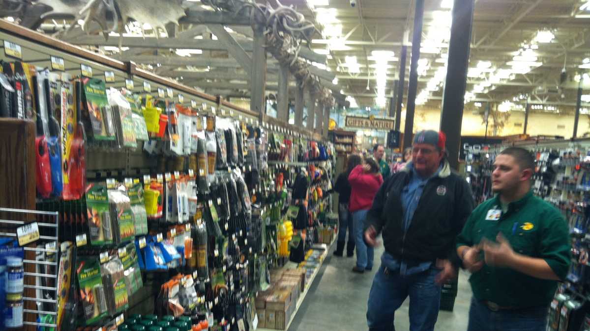 1000s turn out for Bass Pro Shops grand opening in Hooksett