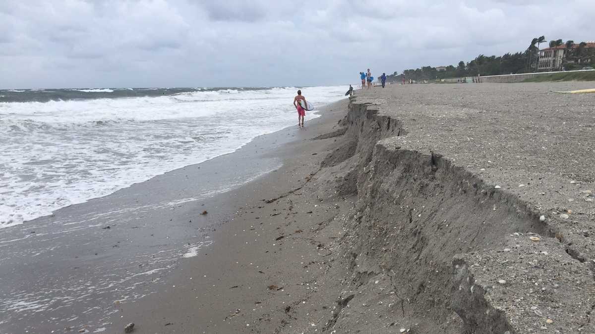 storm-causes-beach-erosion-in-palm-beach