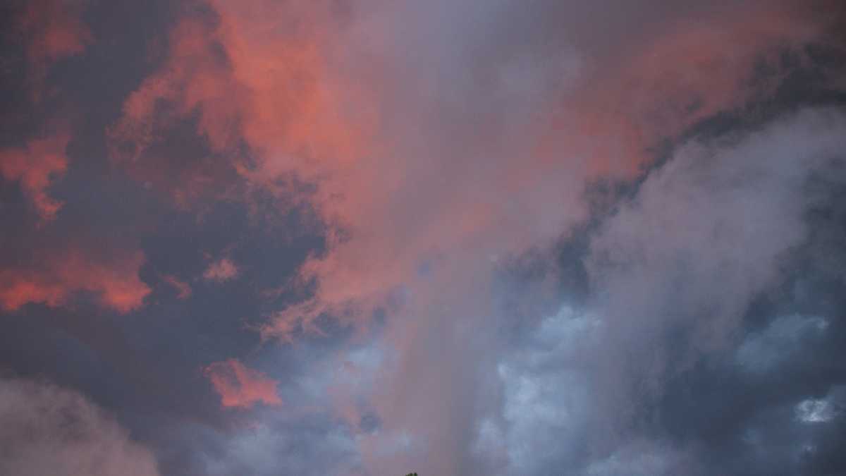 Dozens take photos of clouds that look like tornado