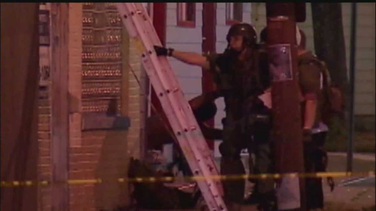 Naked woman sparks SWAT standoff in Bloomfield