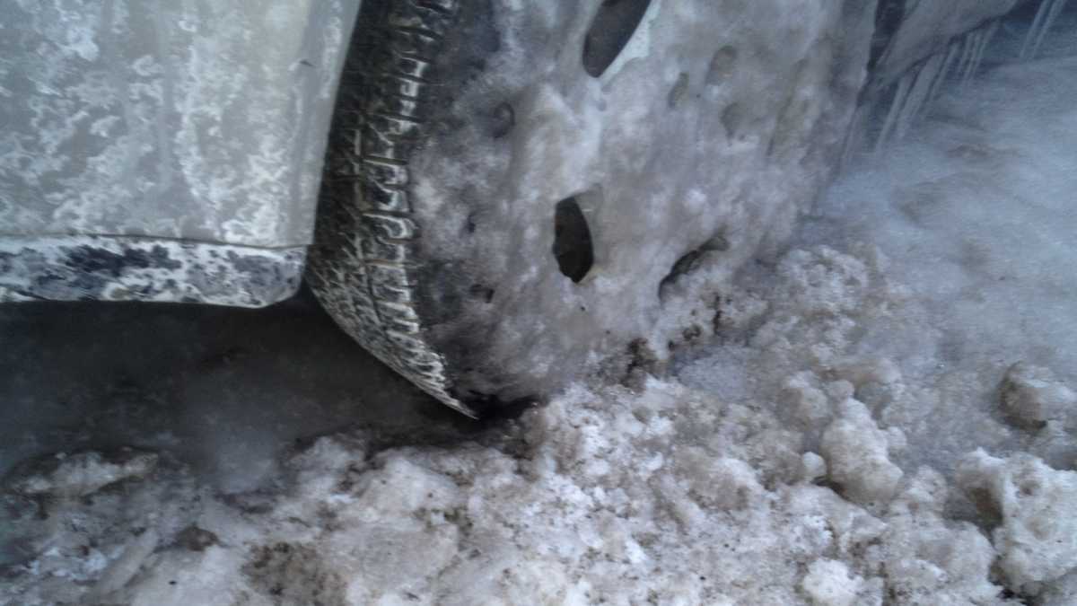 Photos Cars stuck in thick ice in Mt. Oliver