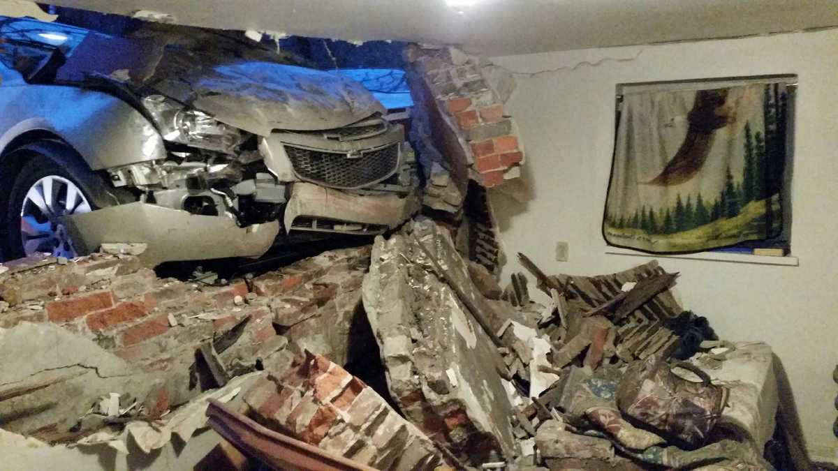 Photos Car crashes into man's bedroom in Oakland