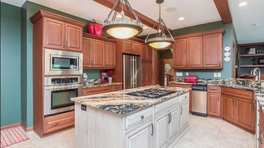 Peek Inside: $800k Home in West Des Moines, IA