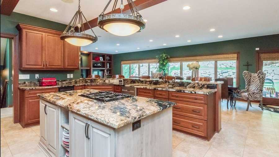 Peek Inside: $800k Home in West Des Moines, IA